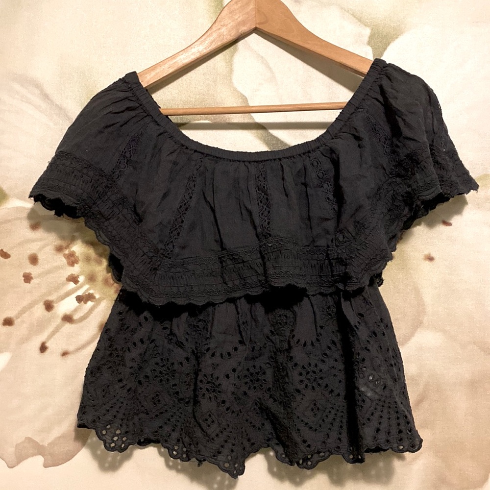 American eagle flowy off shoulder blouse